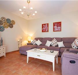 4 Bedroom Villa with Pool in Playa Blanca, Sleeps 8